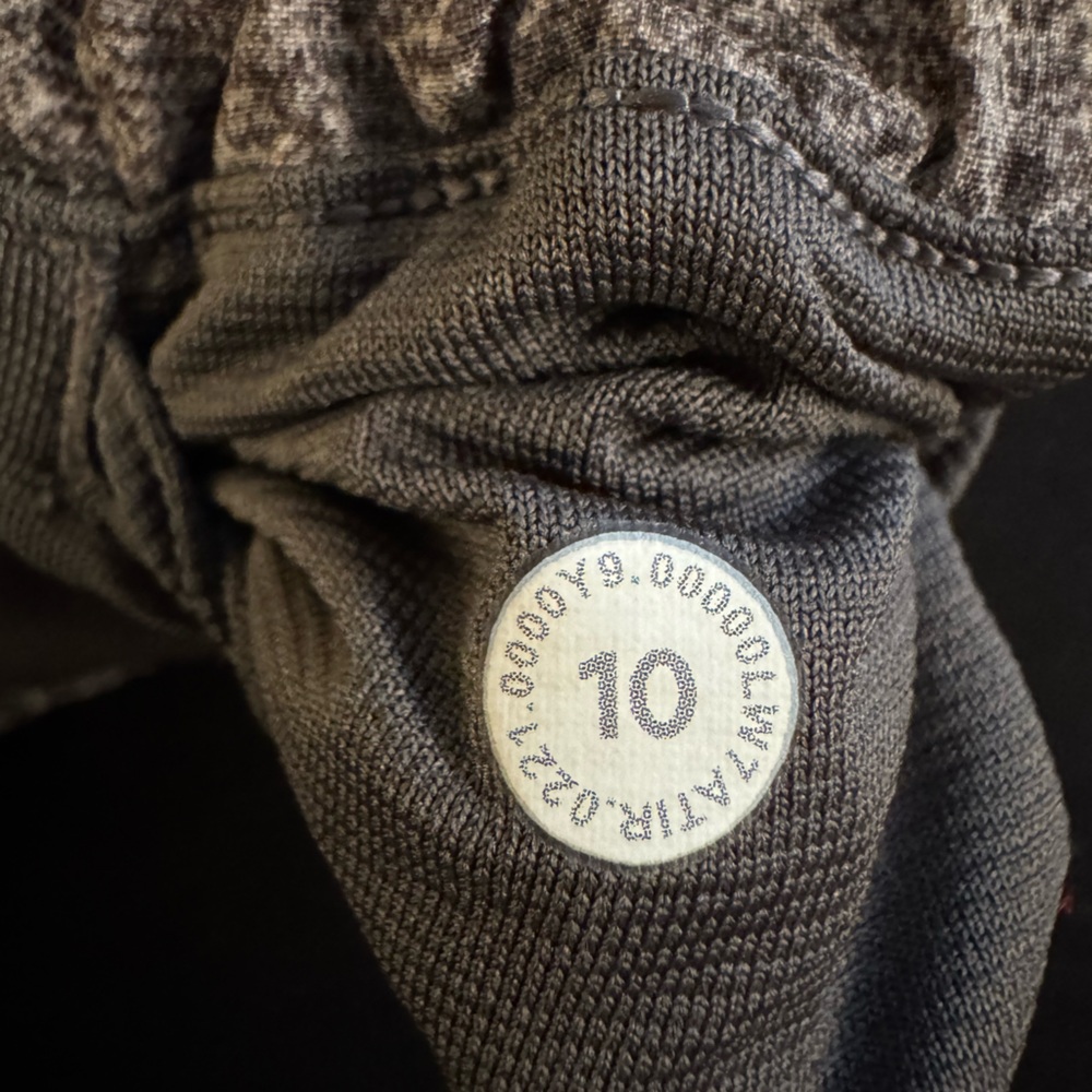 NWOT Lululemon Hotty Hot Short II *2.5" Heather Lux Multi Black - Picture 10 of 10